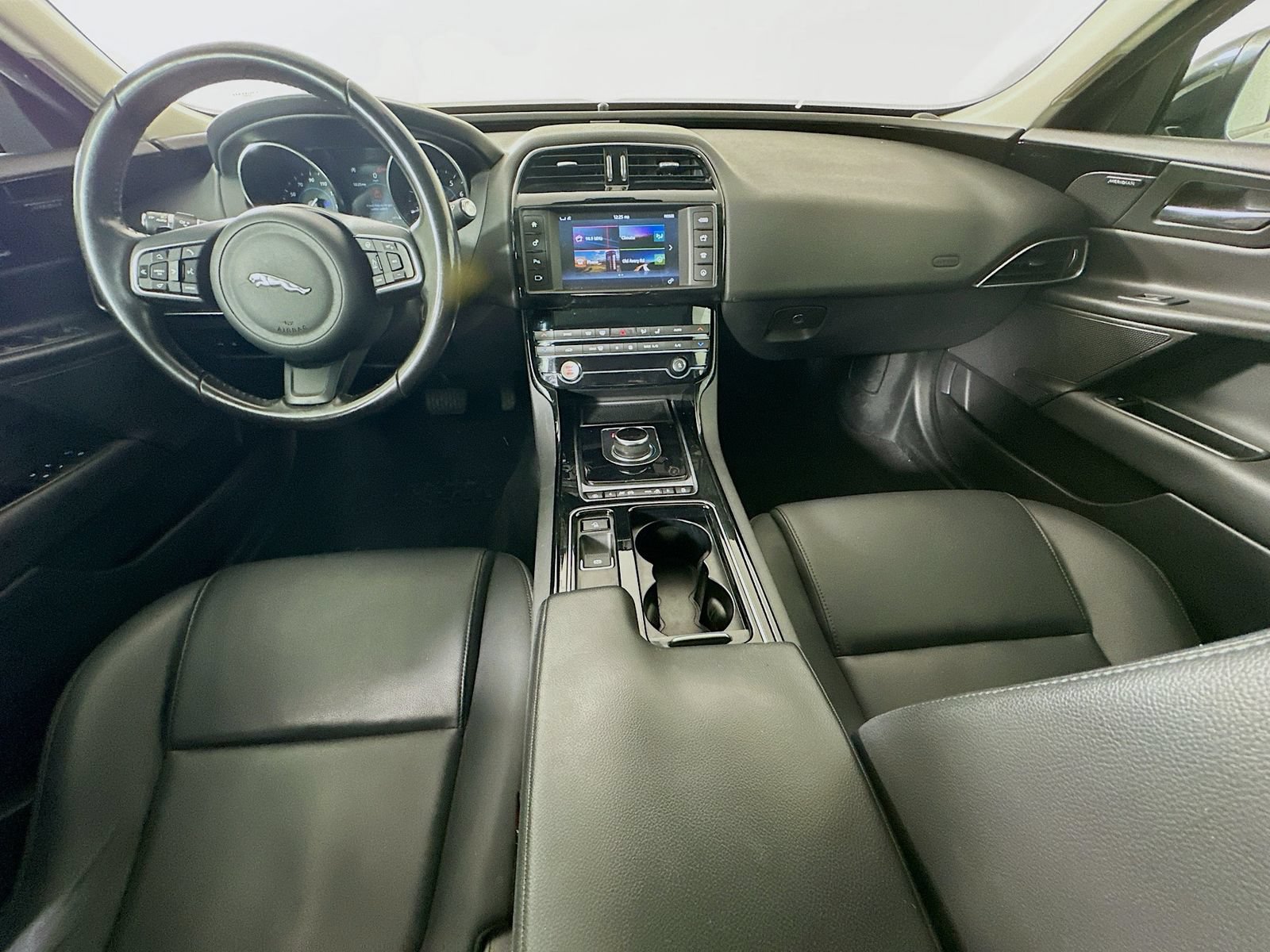Used 2018 Jaguar XE Premium AWD/4WD image 13