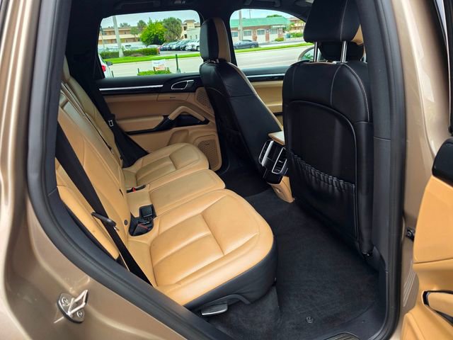 Used 2016 Porsche Cayenne AWD/4WD image 15