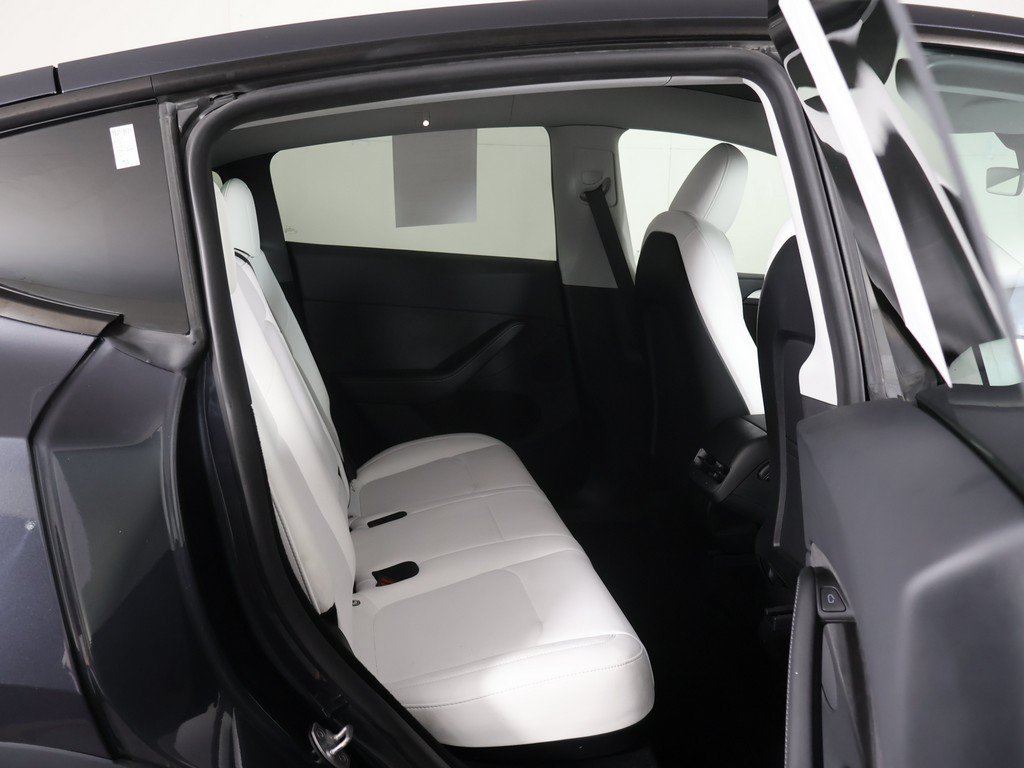 Used 2024 Tesla Model Y Long Range AWD/4WD image 38