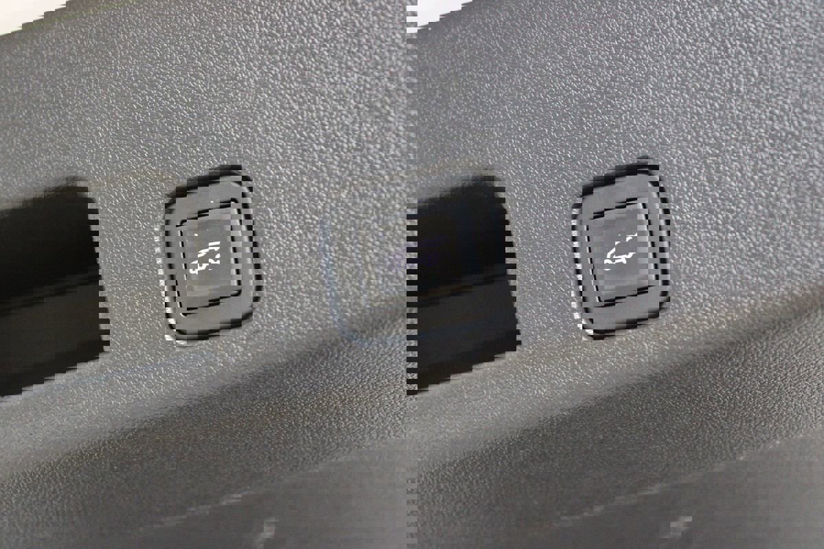 Used 2025 GMC Acadia Elevation image 42