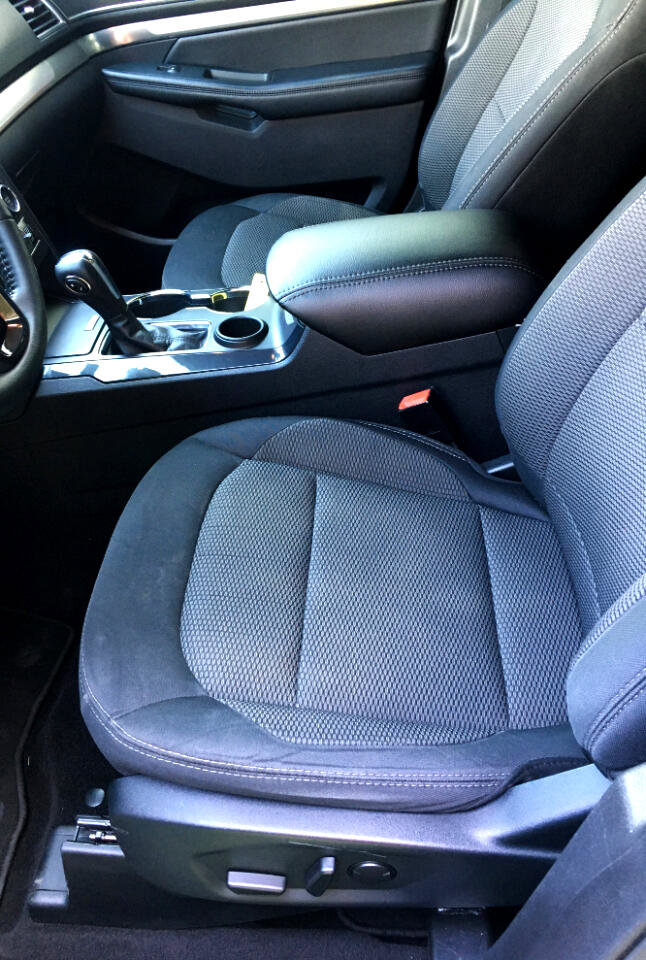 Used 2019 Ford Explorer XLT w/ Equipment Group 201A image 12