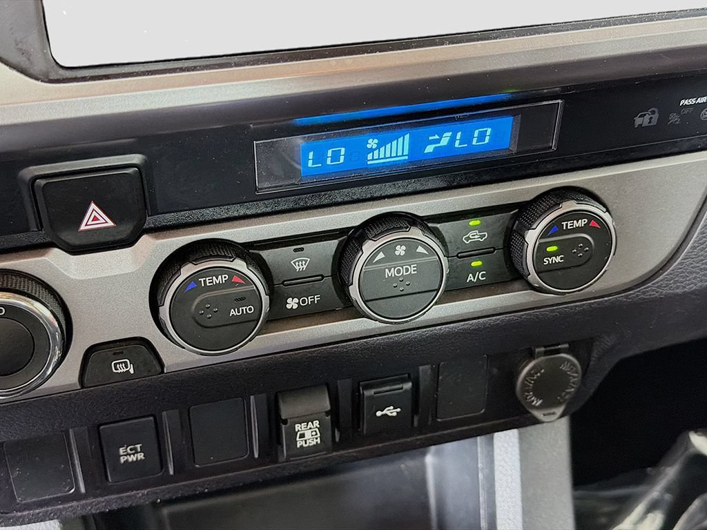 Used 2022 Toyota Tacoma SR5 AWD/4WD image 33