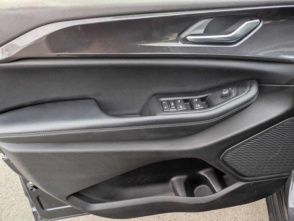 Used 2023 Jeep Grand Cherokee L Laredo image 9