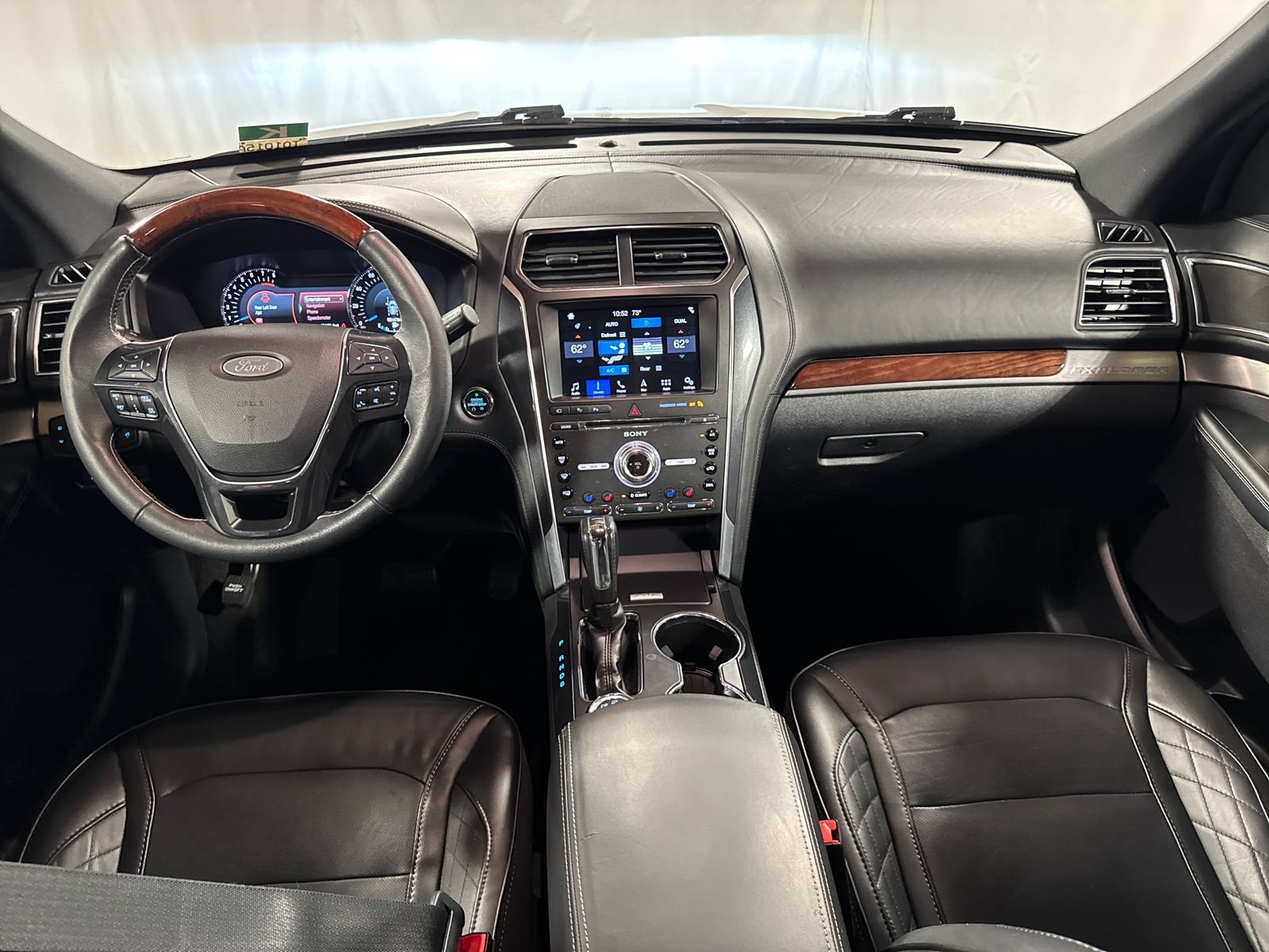 Used 2018 Ford Explorer Platinum AWD/4WD image 4