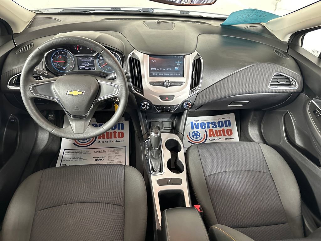 Used 2017 Chevrolet Cruze LS FWD image 29
