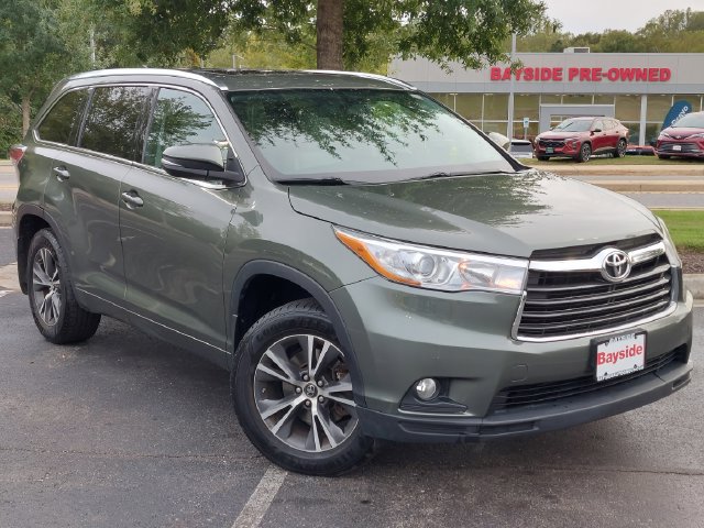 Used 2016 Toyota Highlander XLE AWD/4WD image 2