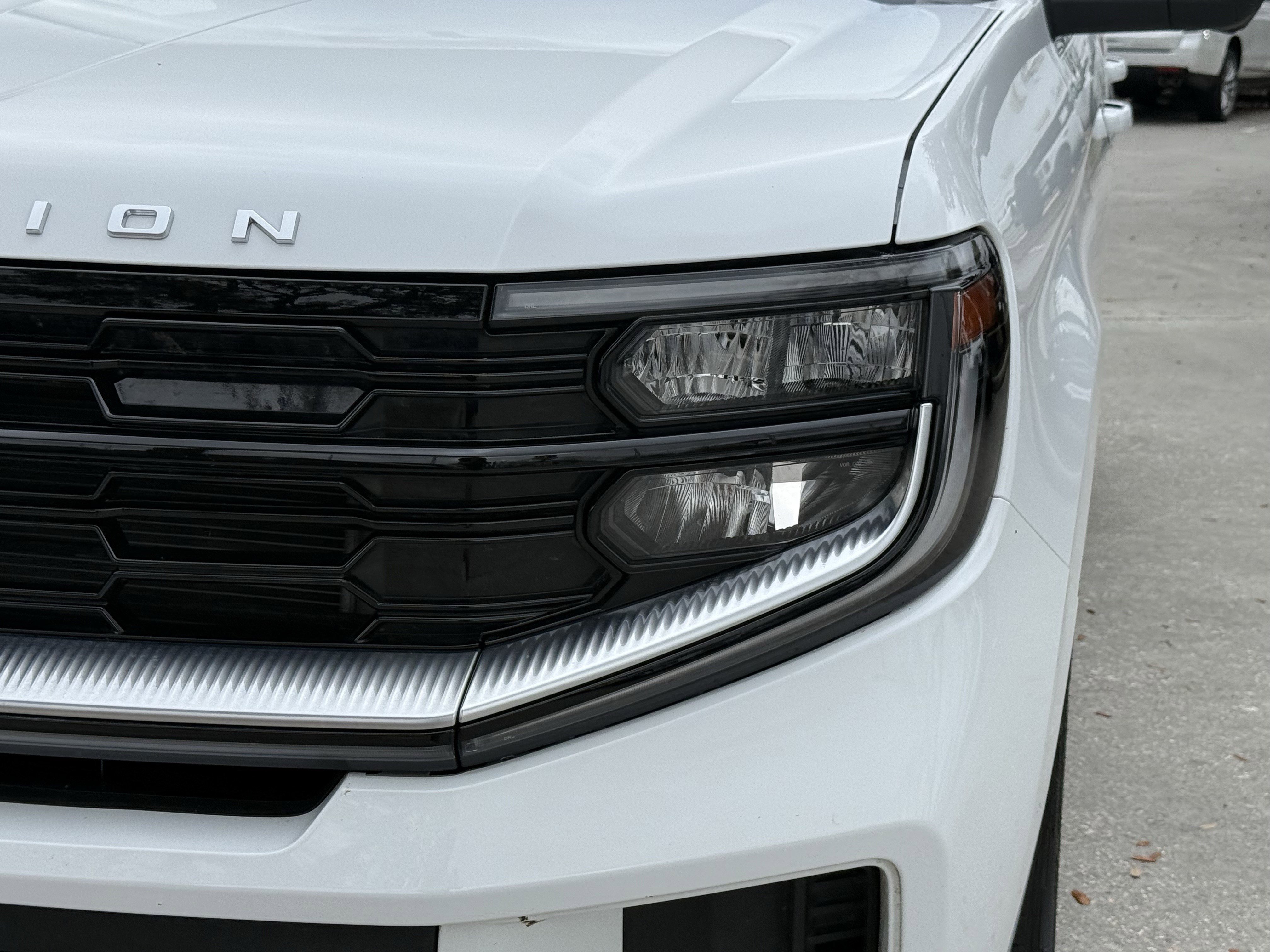 Used 2025 Ford Expedition Platinum image 11