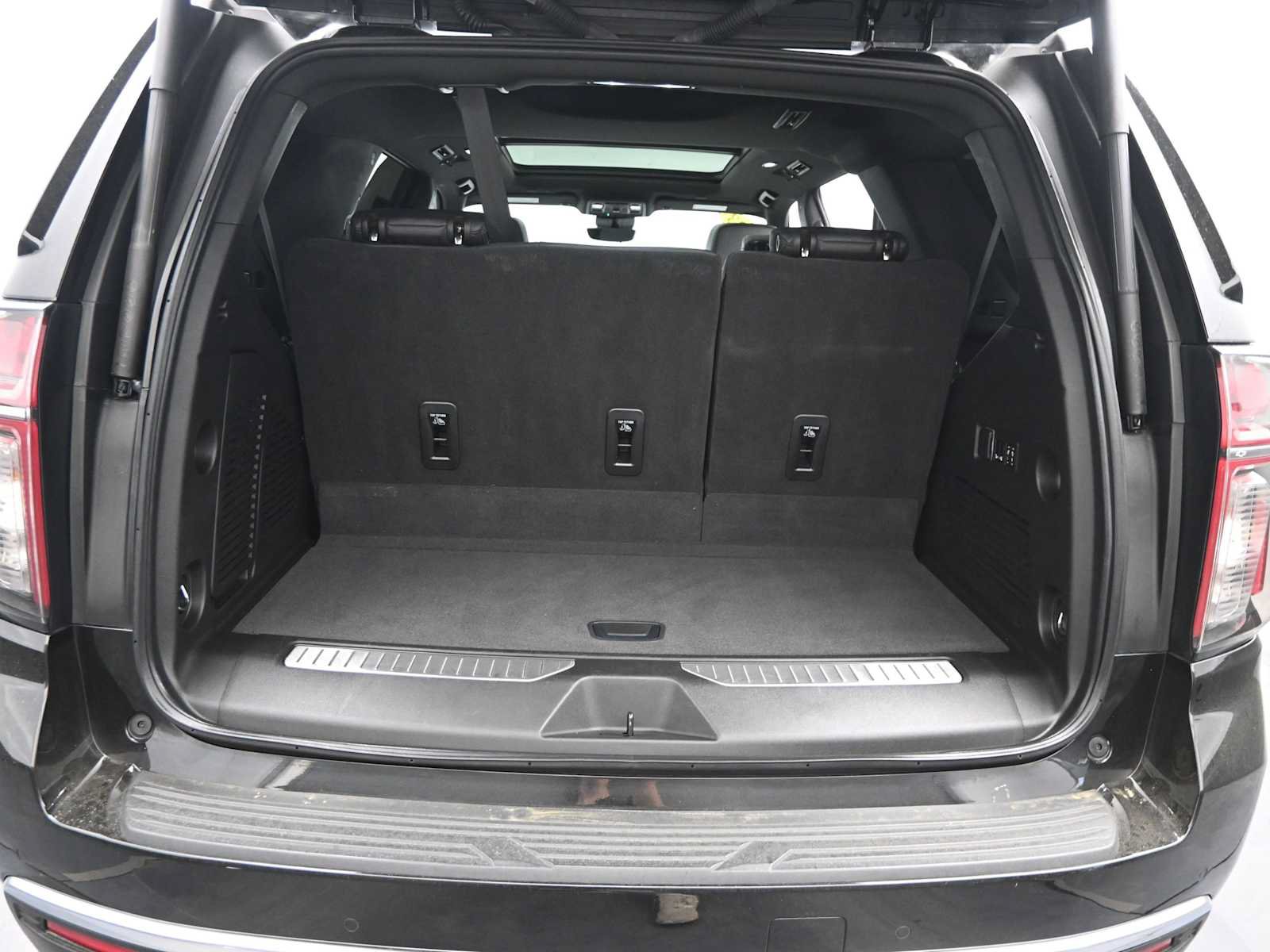 Used 2023 Chevrolet Tahoe High Country AWD/4WD image 13