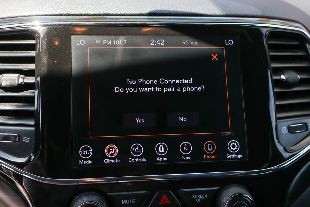 Used 2021 Jeep Grand Cherokee Laredo X RWD image 33
