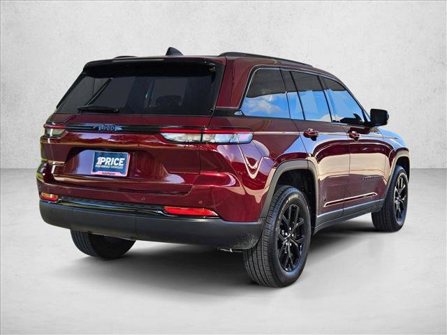 Used 2025 Jeep Grand Cherokee Altitude RWD image 5