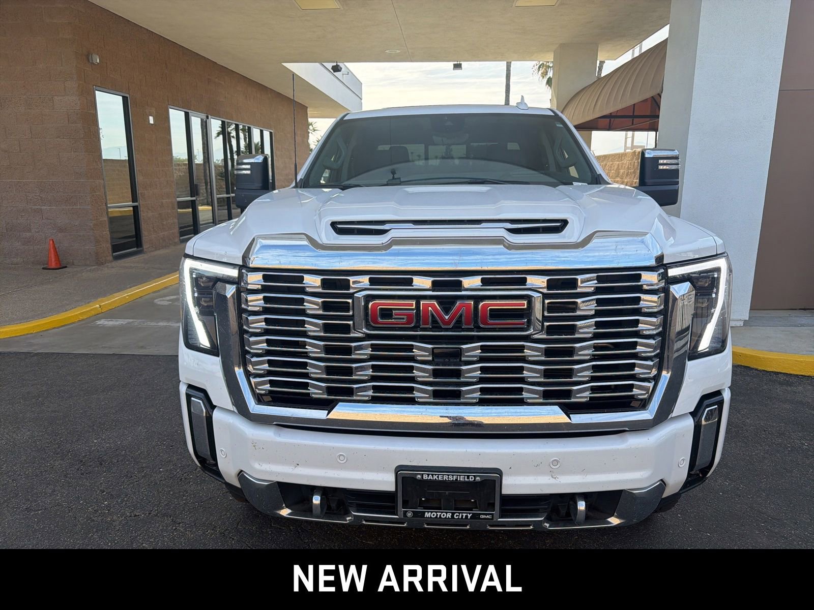 Used 2024 GMC Sierra 2500 Denali w/ Denali Reserve Package AWD/4WD image 2