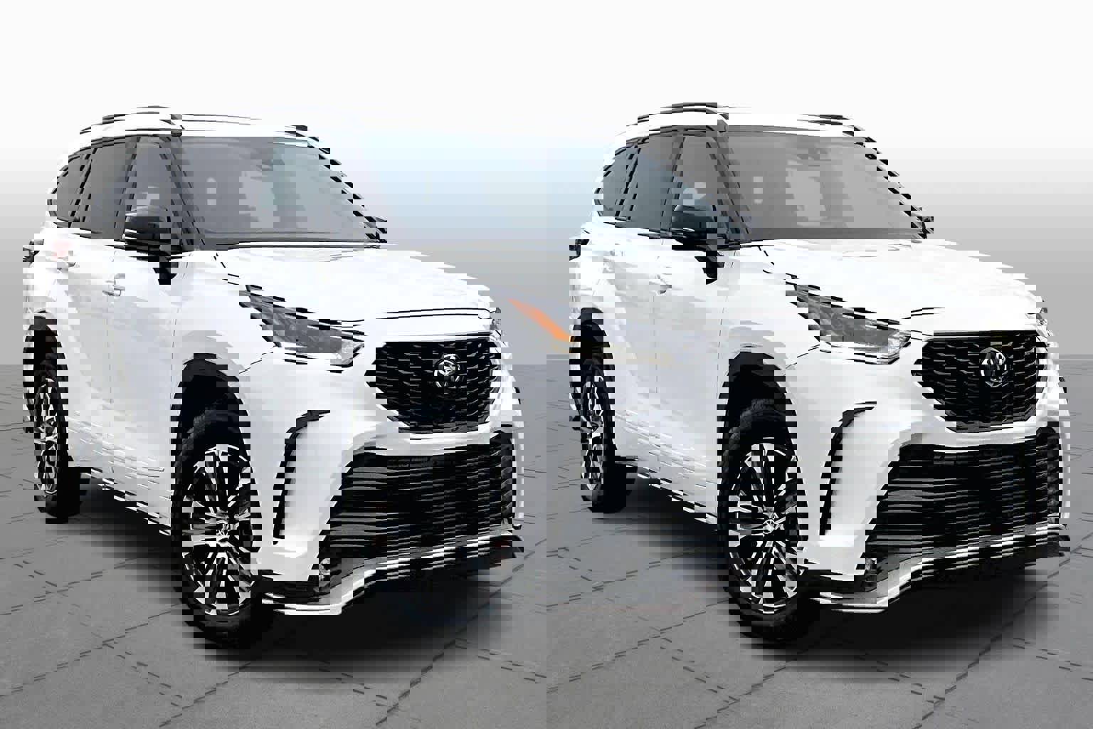 Used 2023 Toyota Highlander XSE image 2