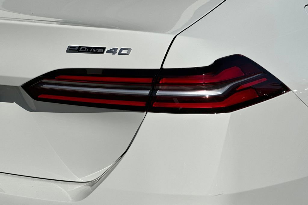 New 2026 BMW i5 eDrive40 w/ M Sport Package image 33