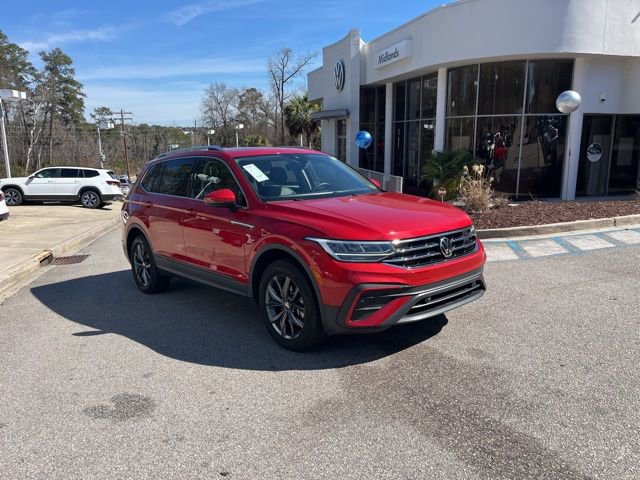 Used 2023 Volkswagen Tiguan SE w/ Panoramic Sunroof Package image 1
