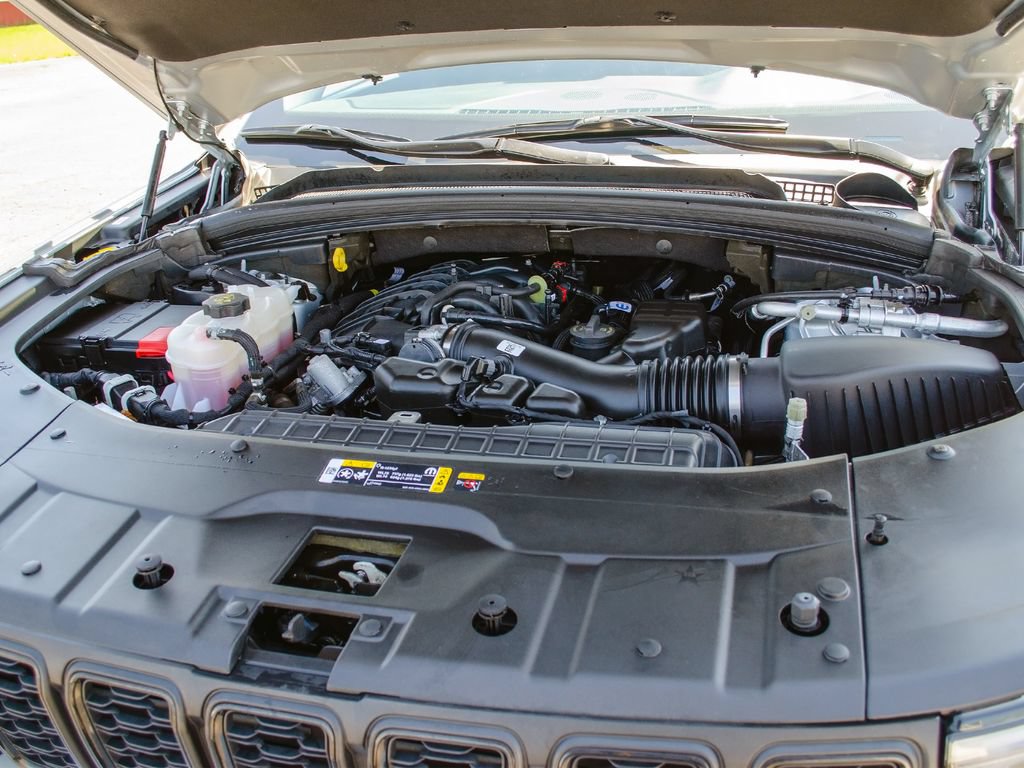 Used 2023 Jeep Grand Cherokee L Laredo AWD/4WD image 11
