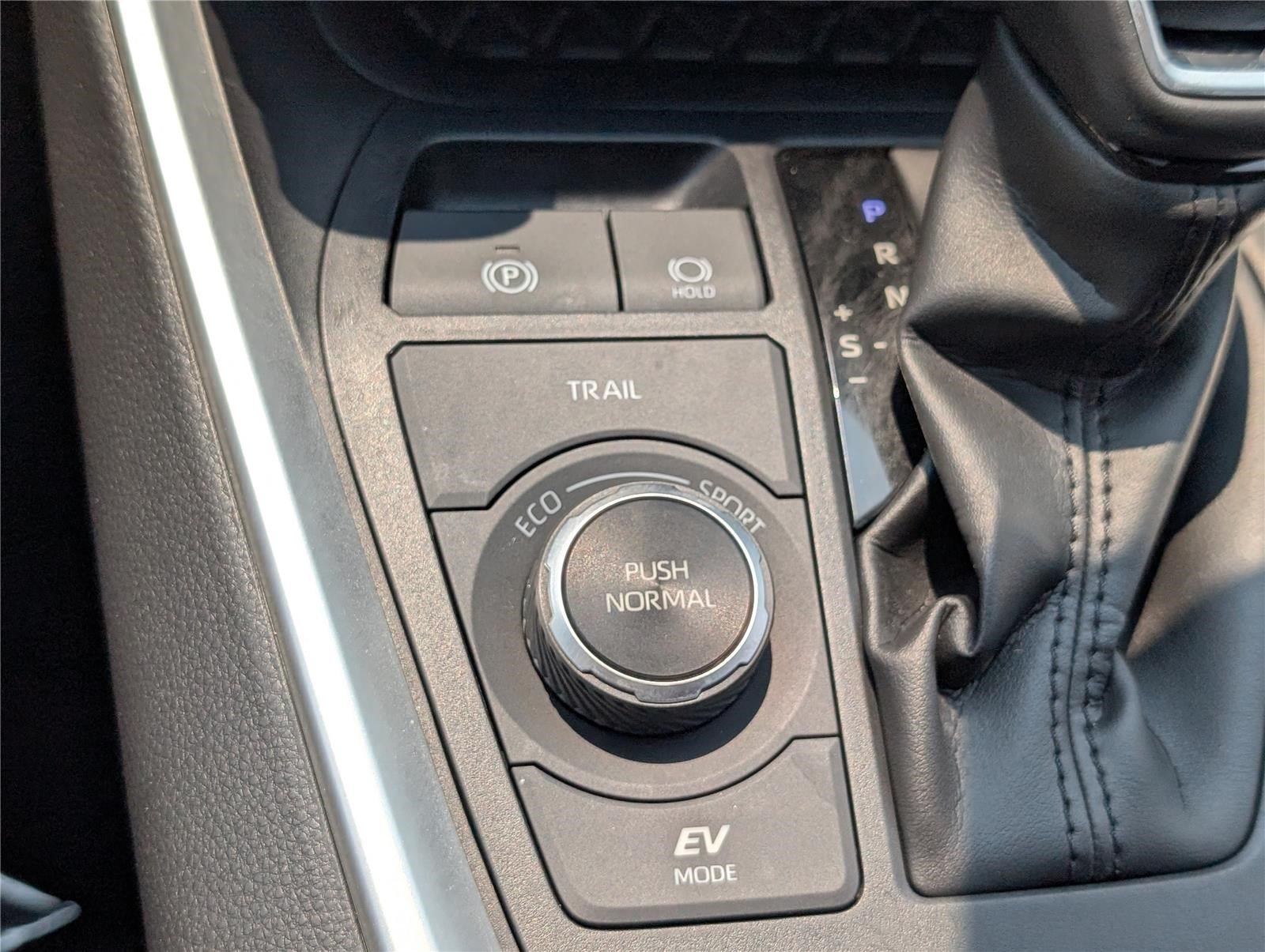 Used 2023 Toyota RAV4 XLE Premium AWD/4WD image 26