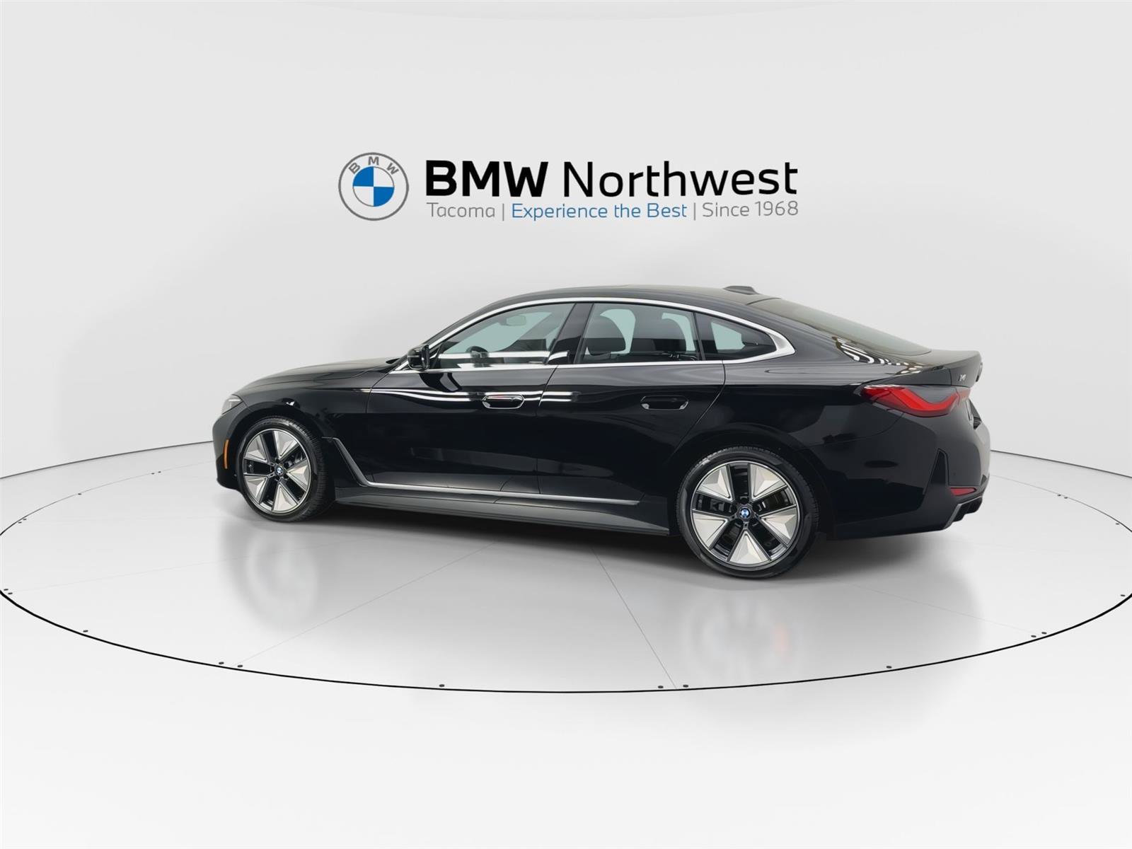 Used 2025 BMW i4 xDrive40i w/ Parking Assistance Package image 11