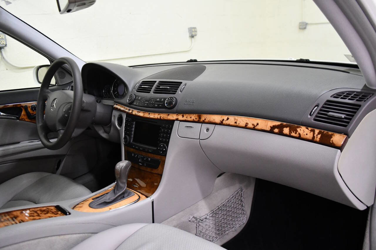 Used 2005 Mercedes-Benz E 320 CDI Sedan image 14