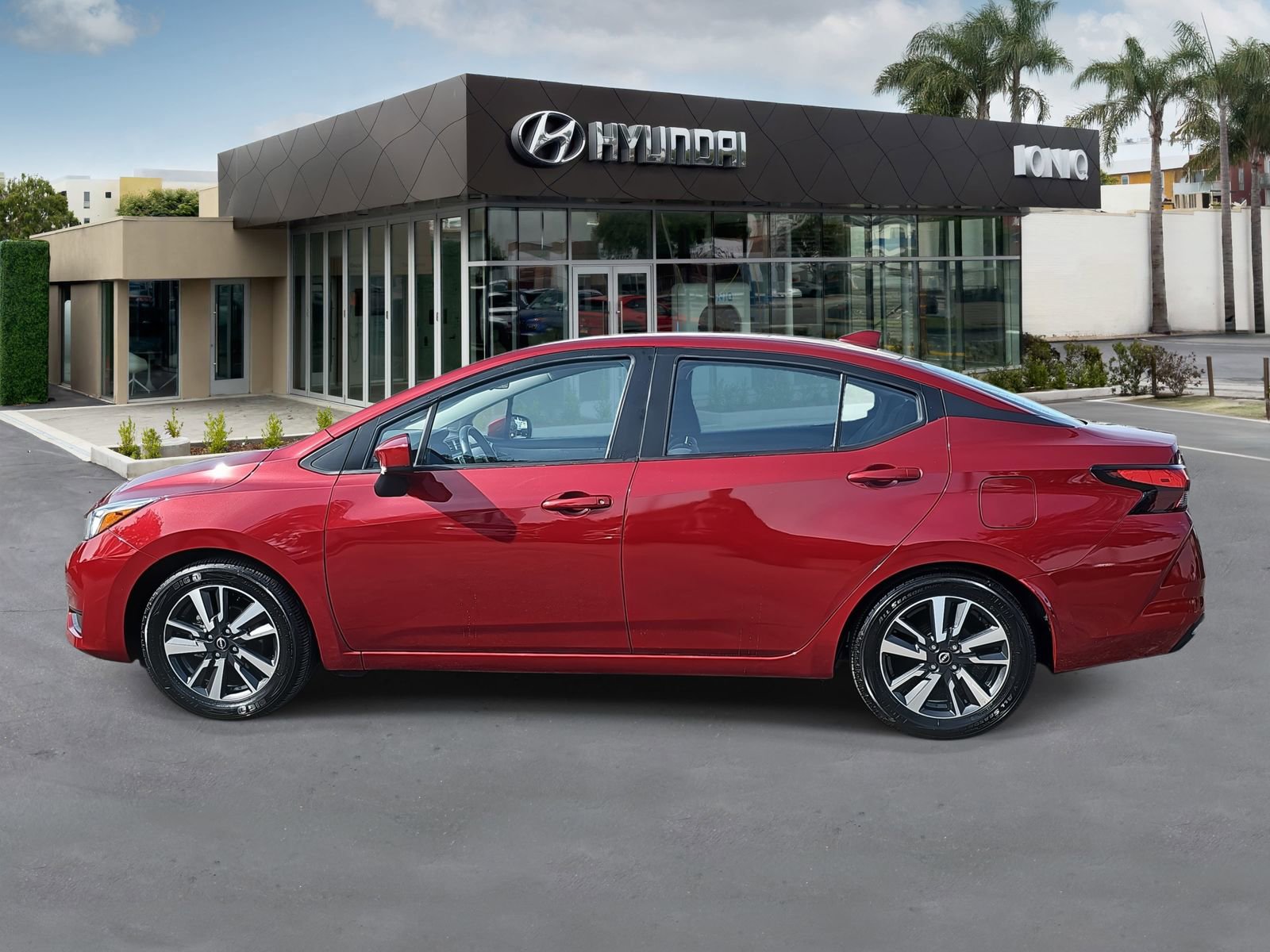 Used 2024 Nissan Versa SV image 6