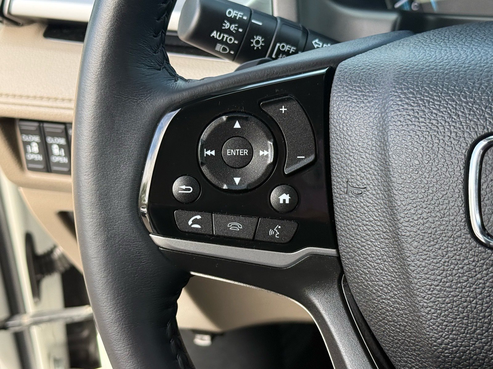 Used 2024 Honda Odyssey Touring image 17