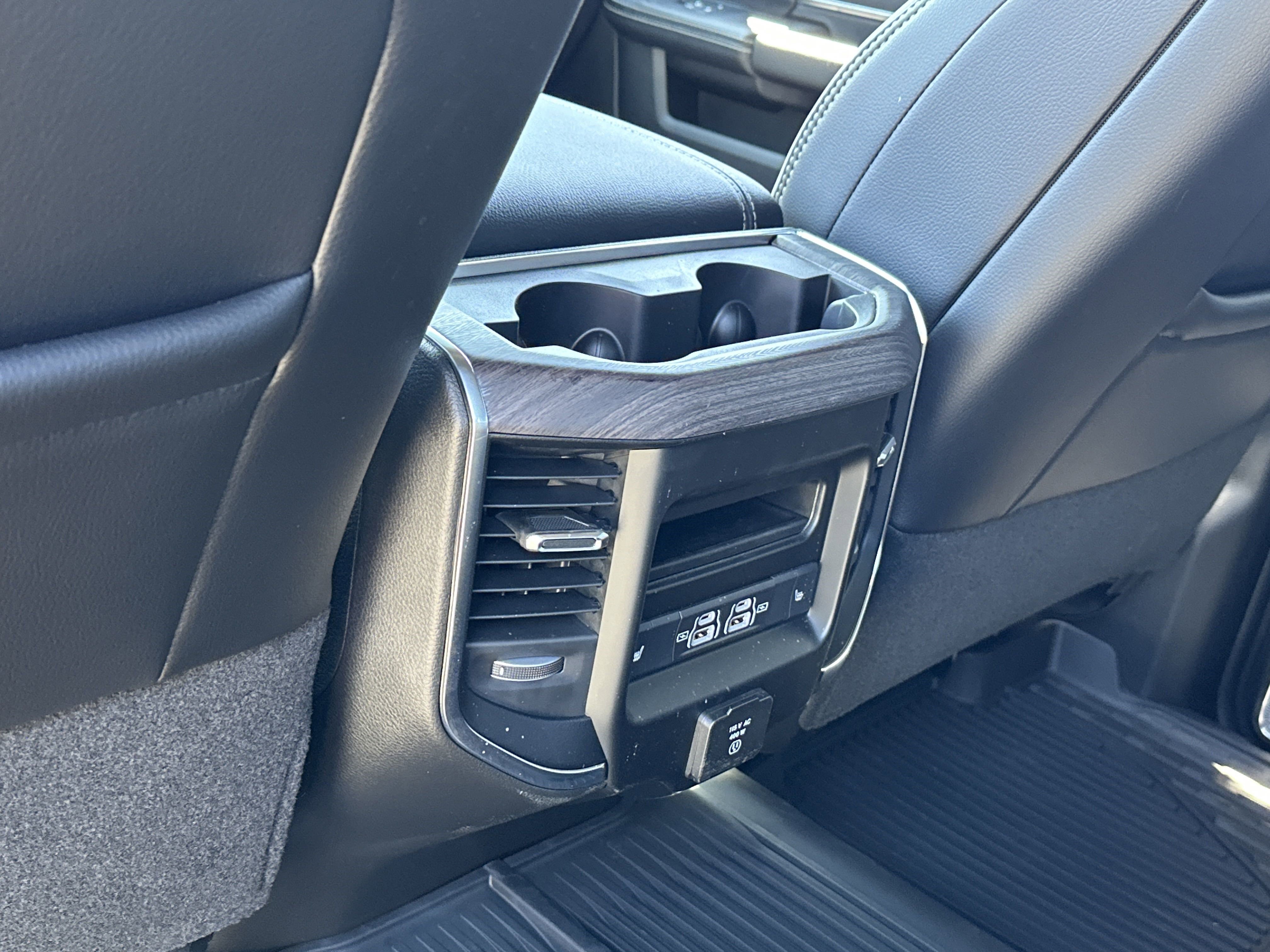 New 2025 RAM 3500 Laramie AWD/4WD image 19