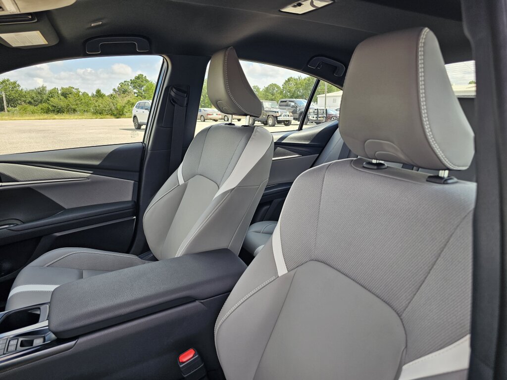 Used 2025 Toyota Camry SE w/ Convenience Package FWD image 18