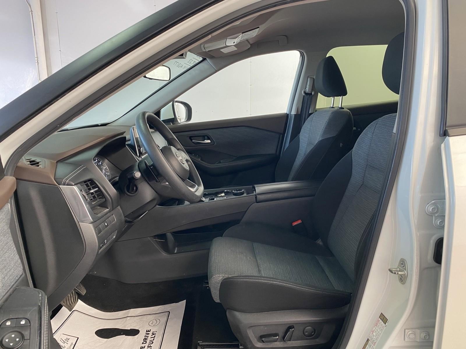 Used 2023 Nissan Rogue SV image 19