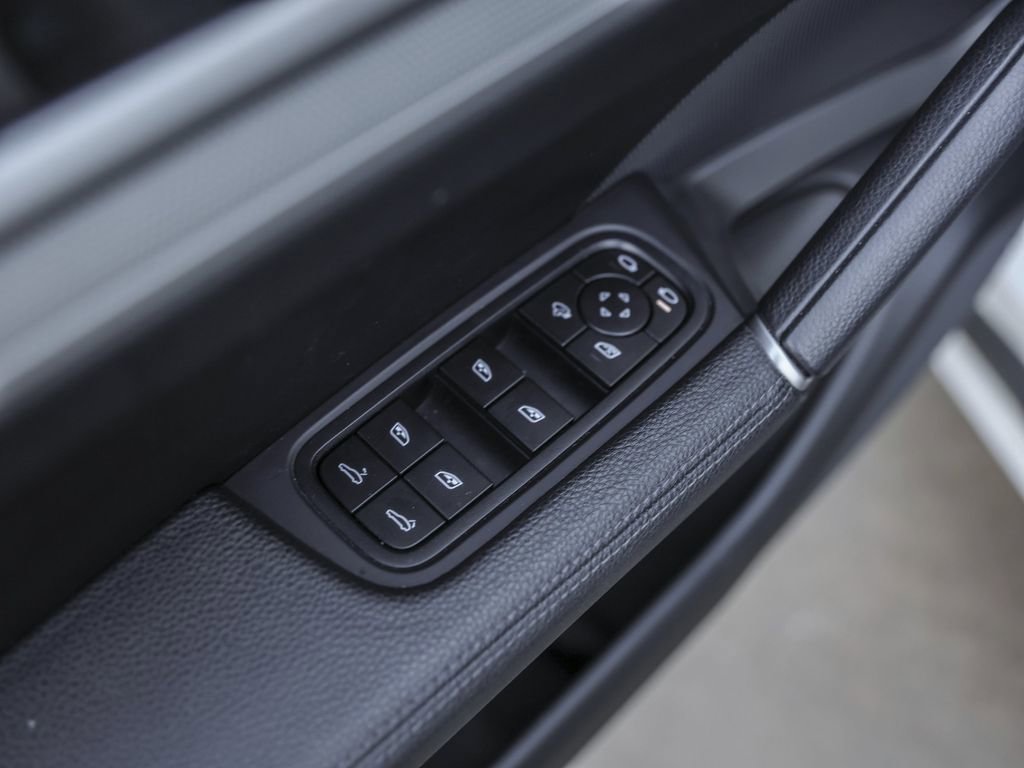 Certified 2024 Porsche Cayenne AWD/4WD image 29