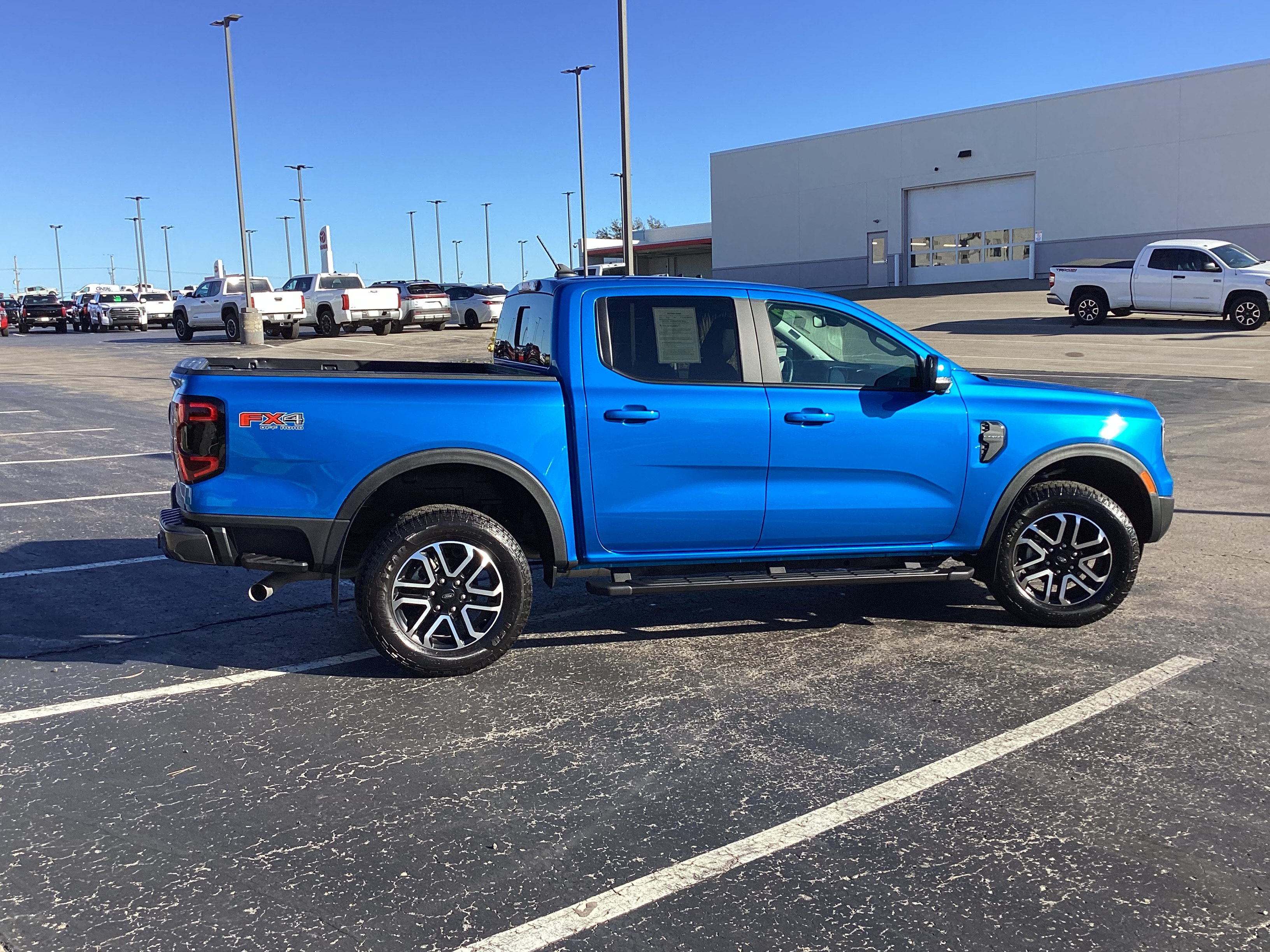 Used 2025 Ford Ranger Lariat w/ FX4 Off-Road Package AWD/4WD image 32