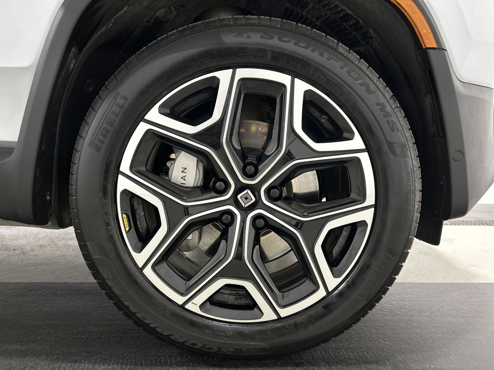 Used 2025 Rivian R1S Adventure AWD/4WD image 11