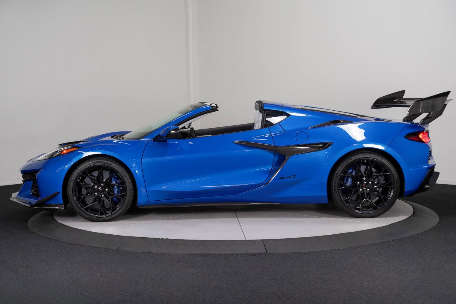 Used 2026 Chevrolet Corvette ZR1 w/ ZR1 Carbon Fiber Aero Package RWD image 26
