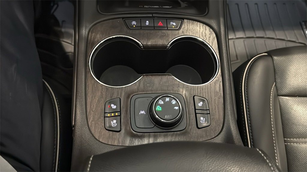 Used 2023 GMC Acadia Denali w/ Black Diamond Edition image 30