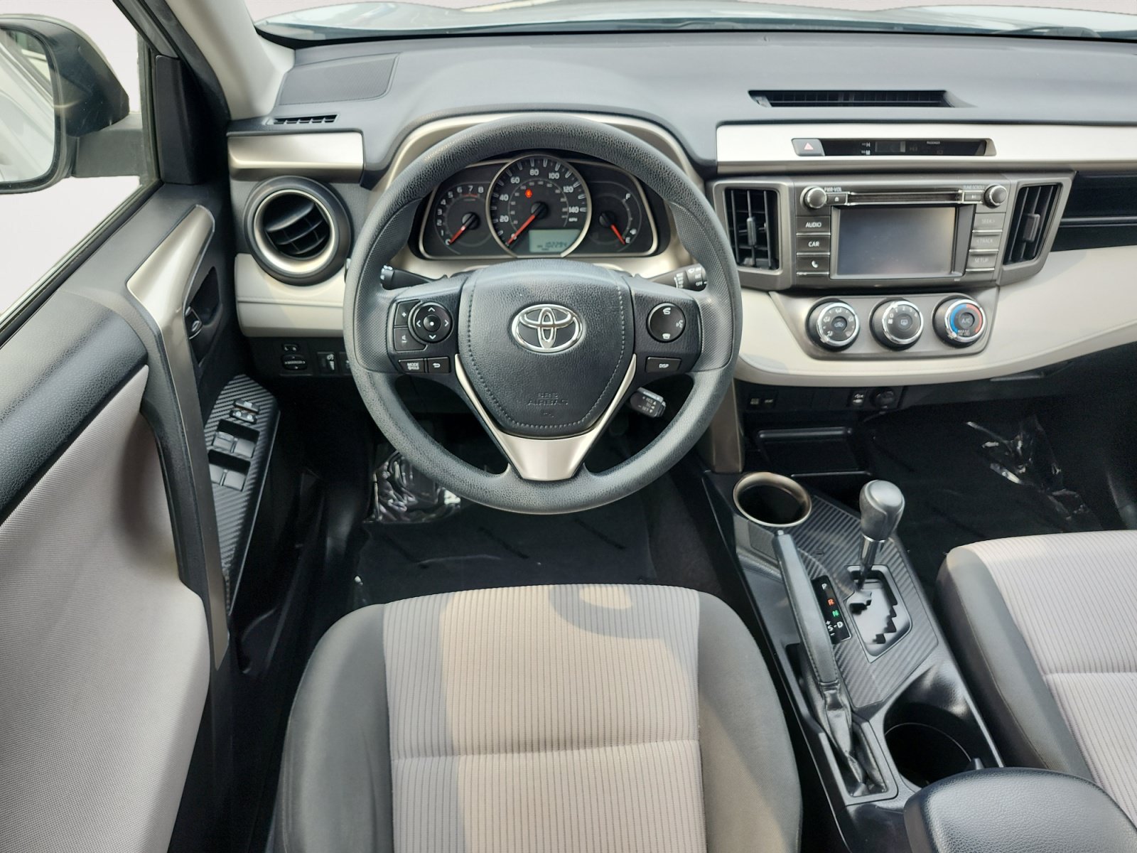 Used 2015 Toyota RAV4 LE FWD image 10