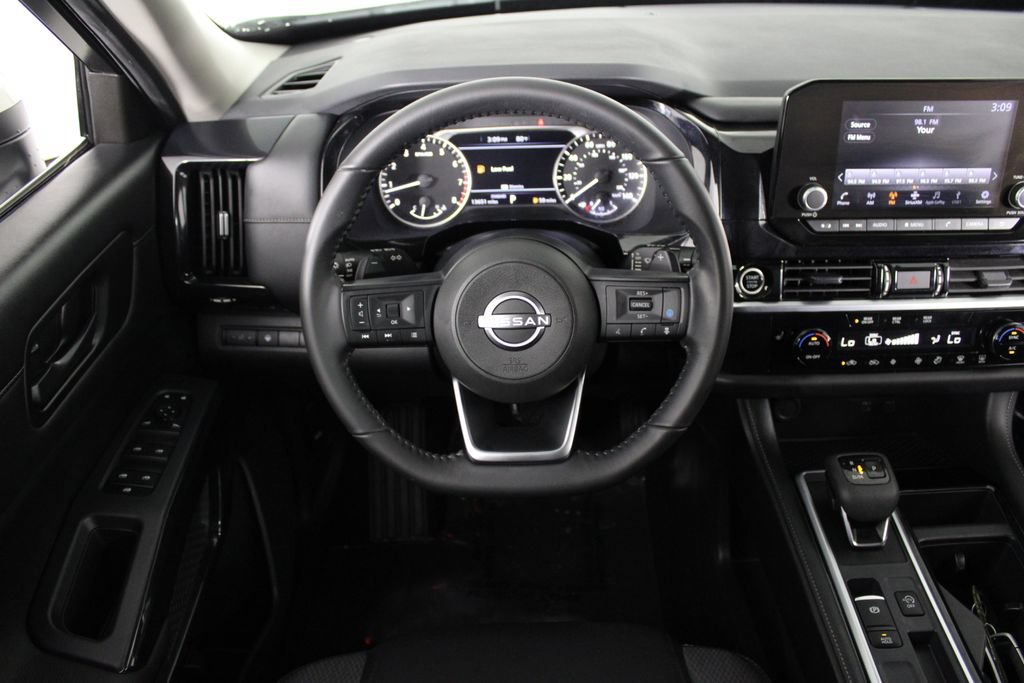 Certified 2024 Nissan Pathfinder SV FWD image 7