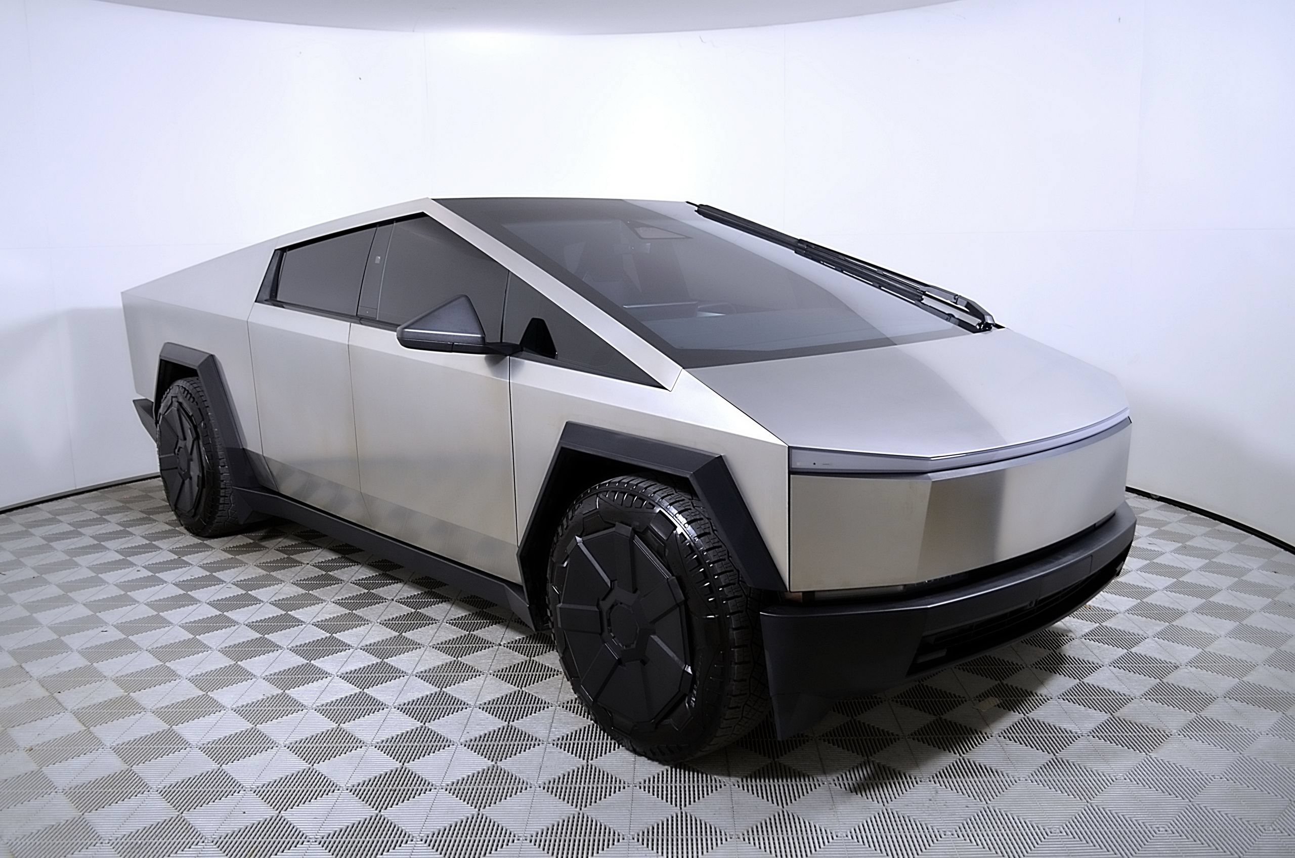 Used 2024 Tesla Cybertruck Cyberbeast AWD/4WD image 6