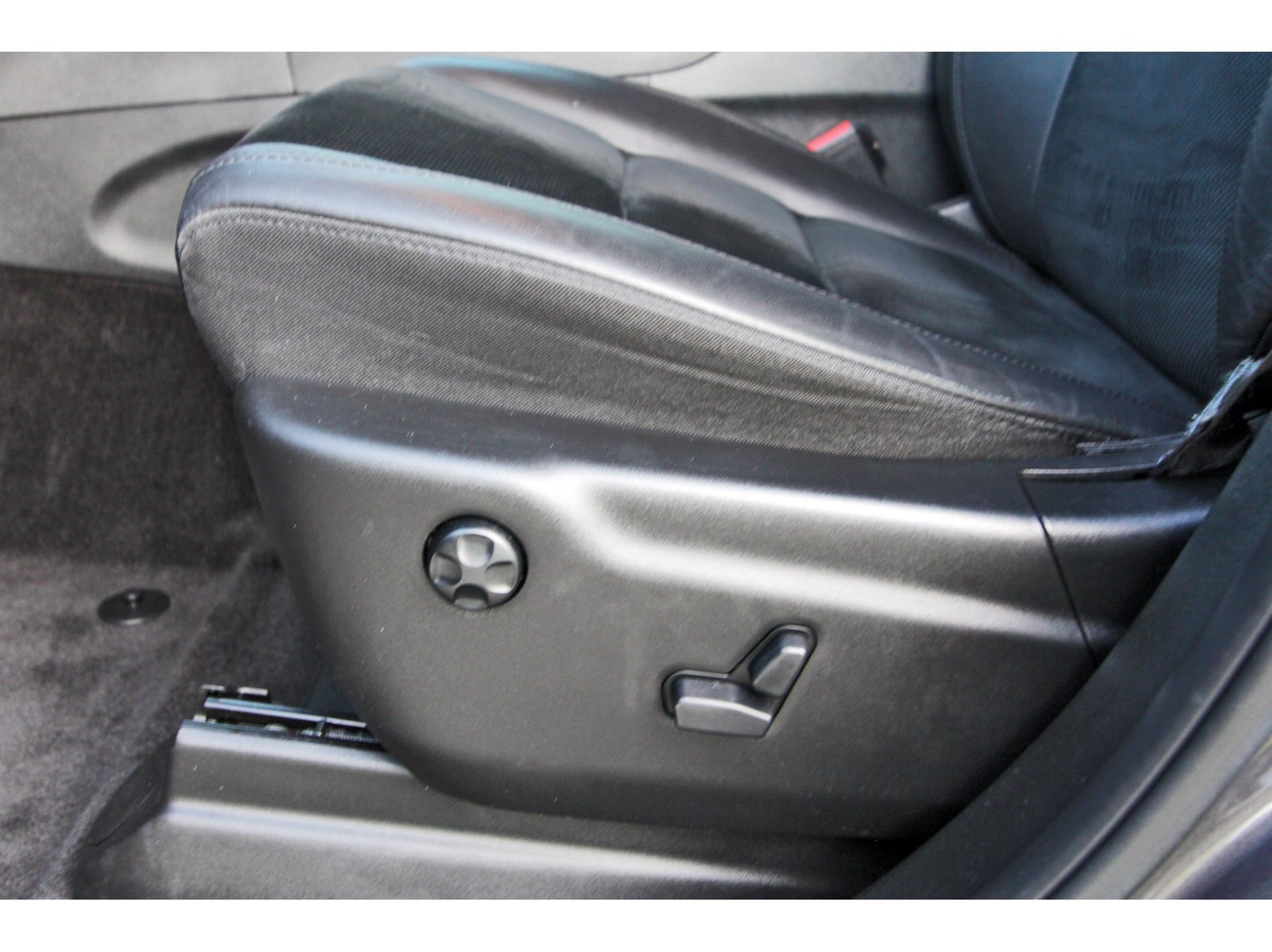 Used 2018 Jeep Grand Cherokee Altitude RWD image 30
