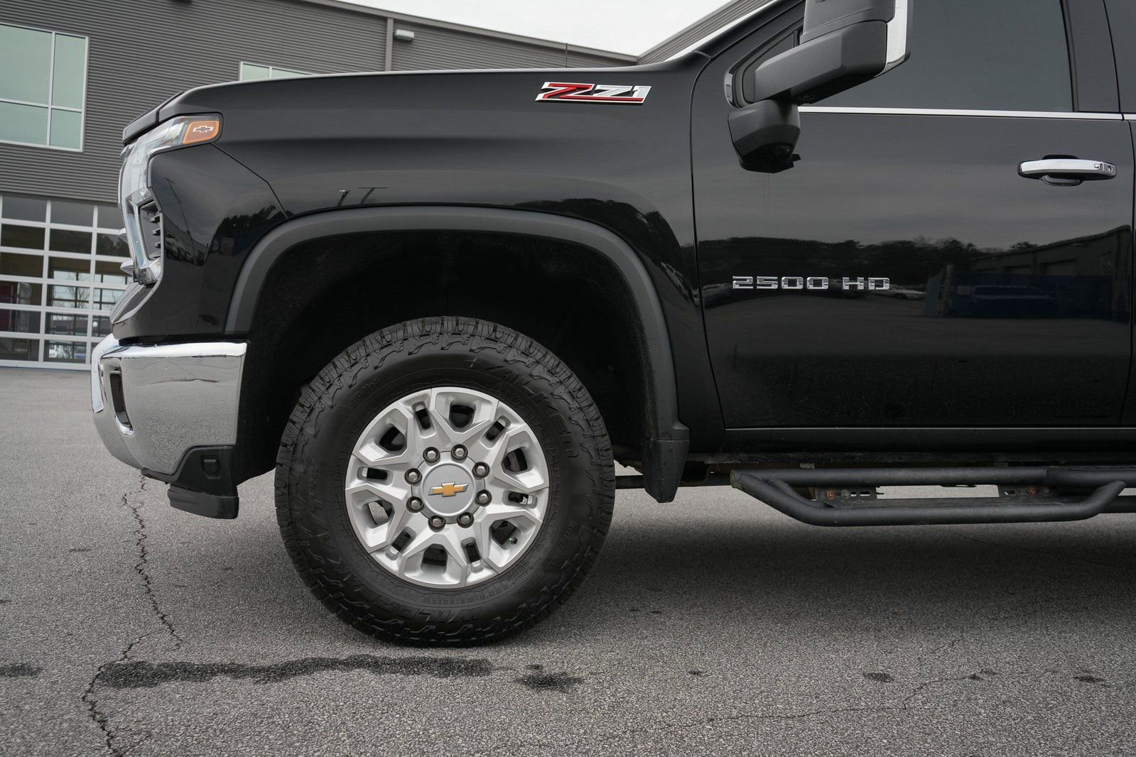 Used 2024 Chevrolet Silverado 2500 LTZ w/ LTZ Convenience Package AWD/4WD image 4