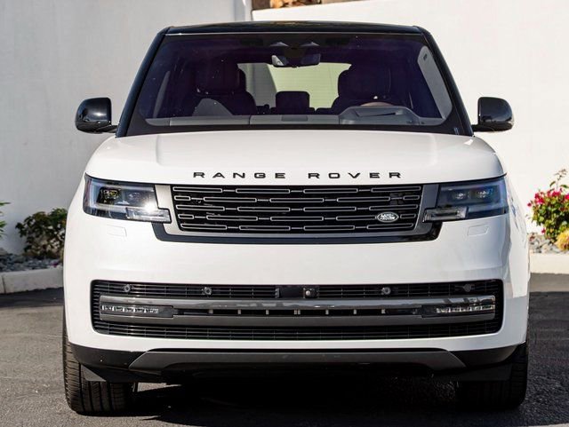 Used 2023 Land Rover Range Rover SE AWD/4WD image 3