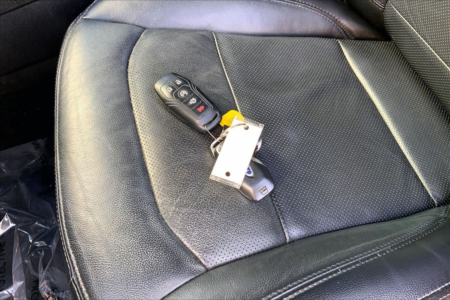 Used 2017 Ford Explorer Limited w/ Equipment Group 301A FWD image 12
