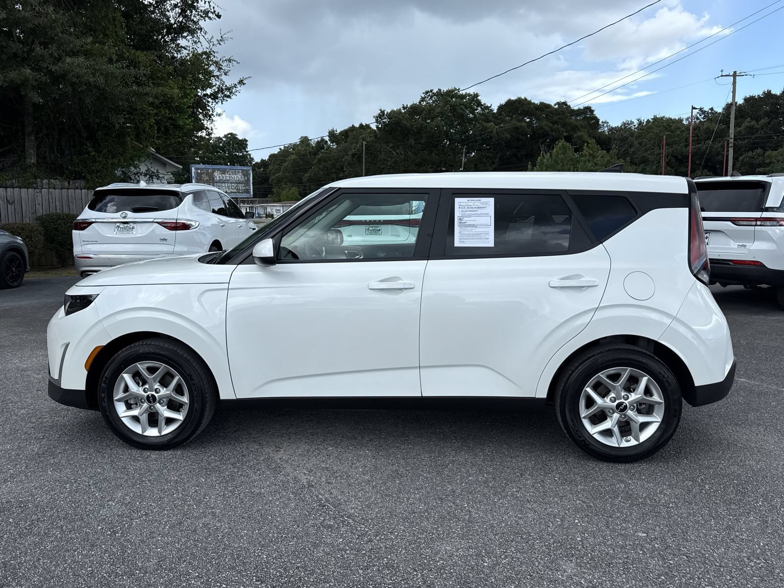 Used 2023 Kia Soul LX w/ LX Technology Package FWD image 2