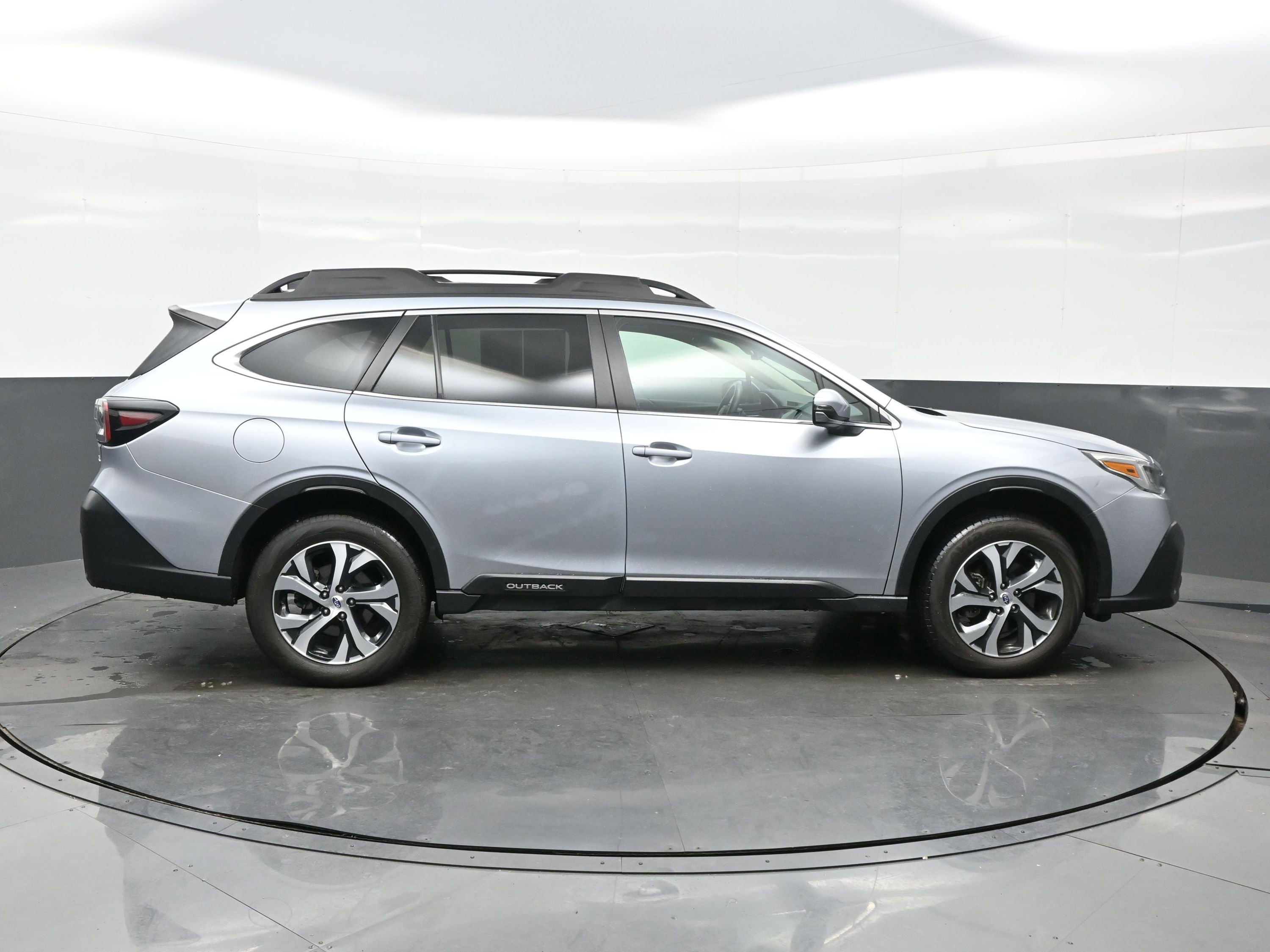 Used 2022 Subaru Outback Limited image 7