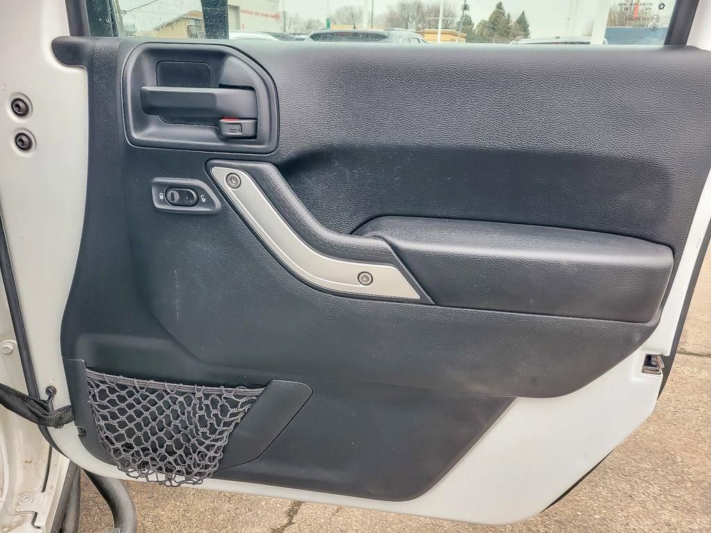 Used 2017 Jeep Wrangler Unlimited Sahara w/ Connectivity Group image 22