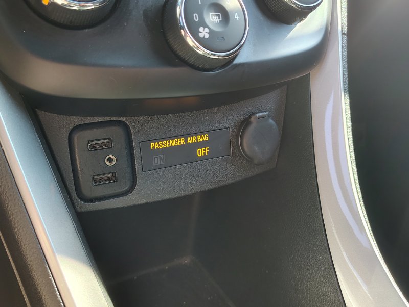 Used 2021 Chevrolet Trax LT w/ Driver Confidence Package FWD image 17