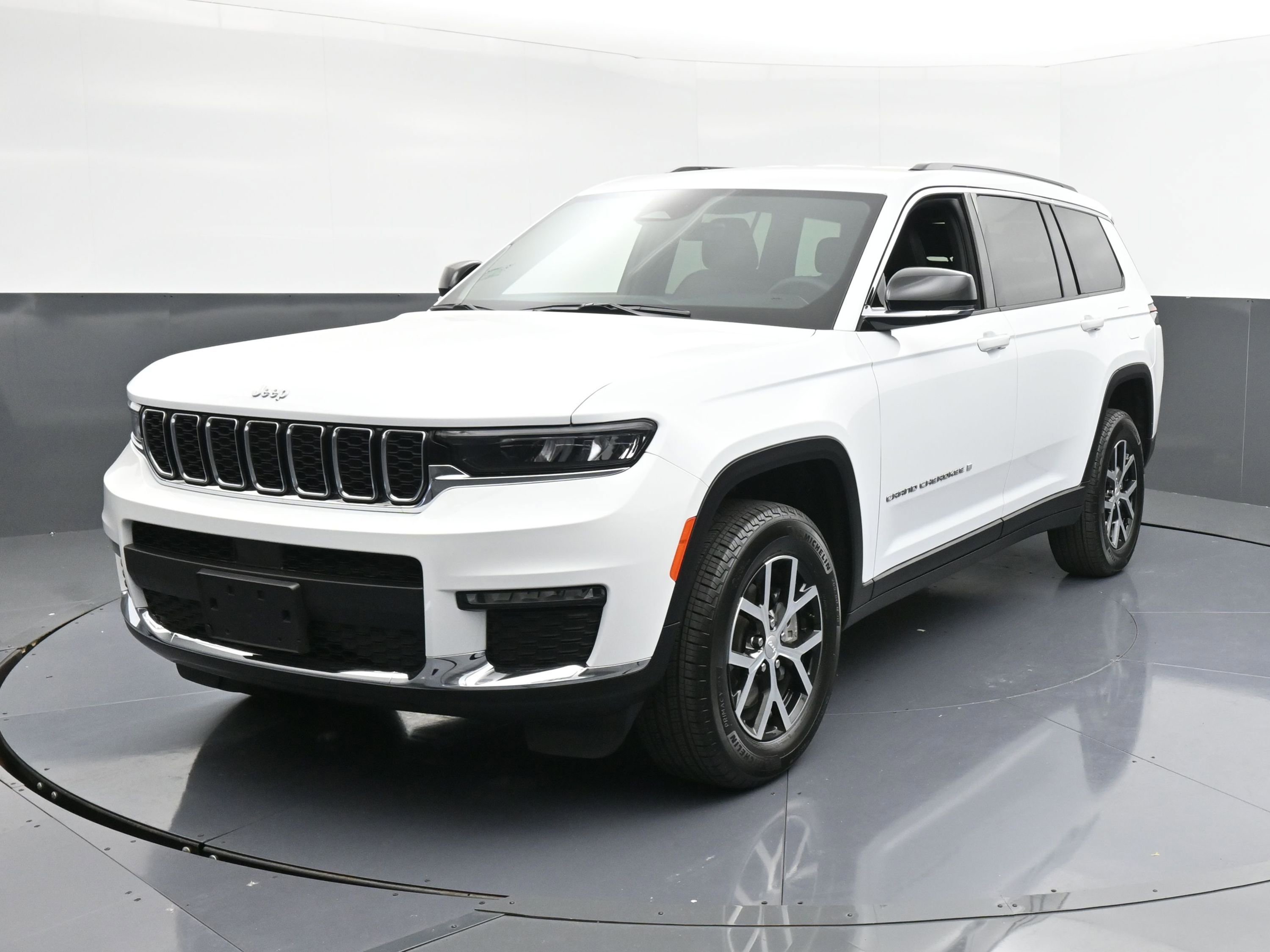 Used 2025 Jeep Grand Cherokee L Limited image 4