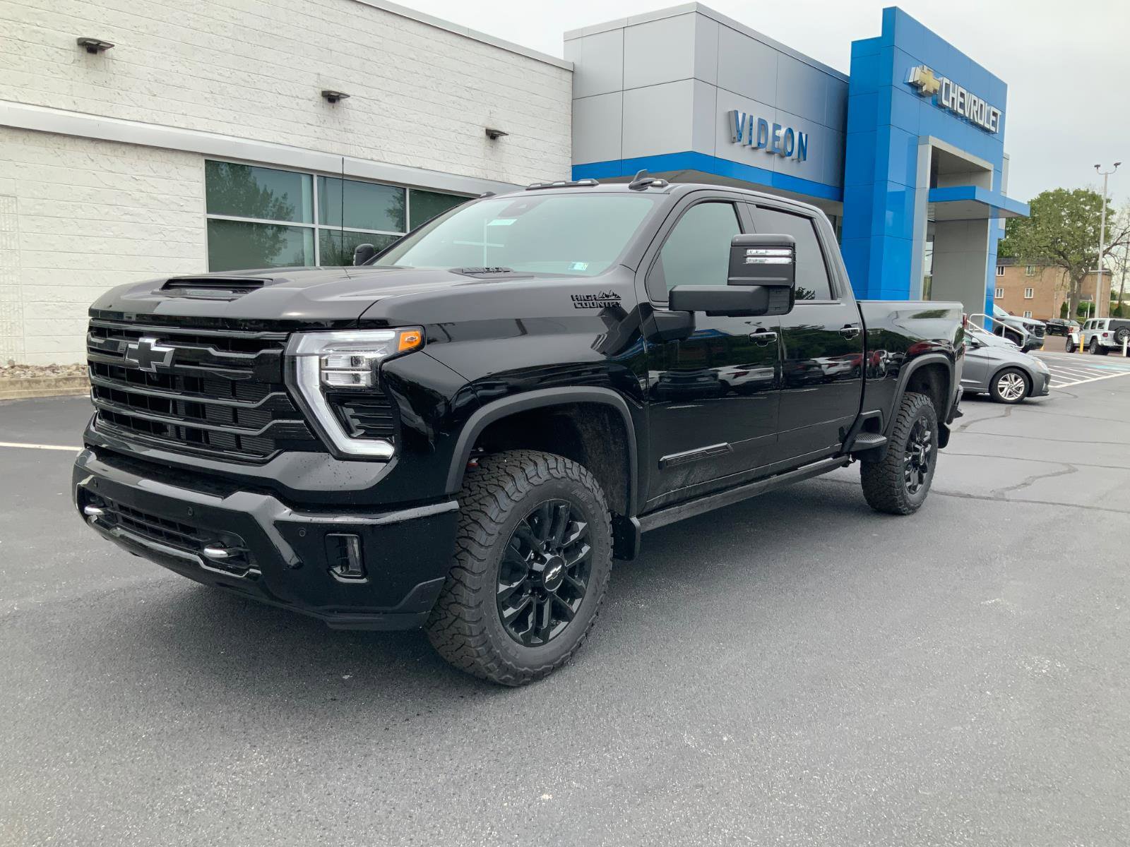 New 2026 Chevrolet Silverado 2500 High Country w/ High Country Premium Package AWD/4WD image 3