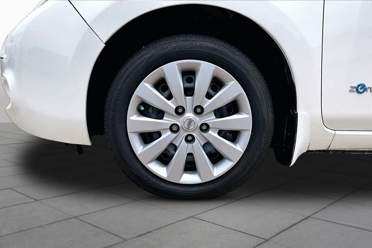 Used 2015 Nissan Leaf S w/ Charge Package FWD image 10