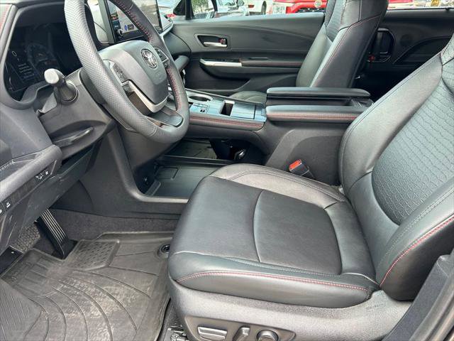 Certified 2025 Toyota Sienna XSE image 11