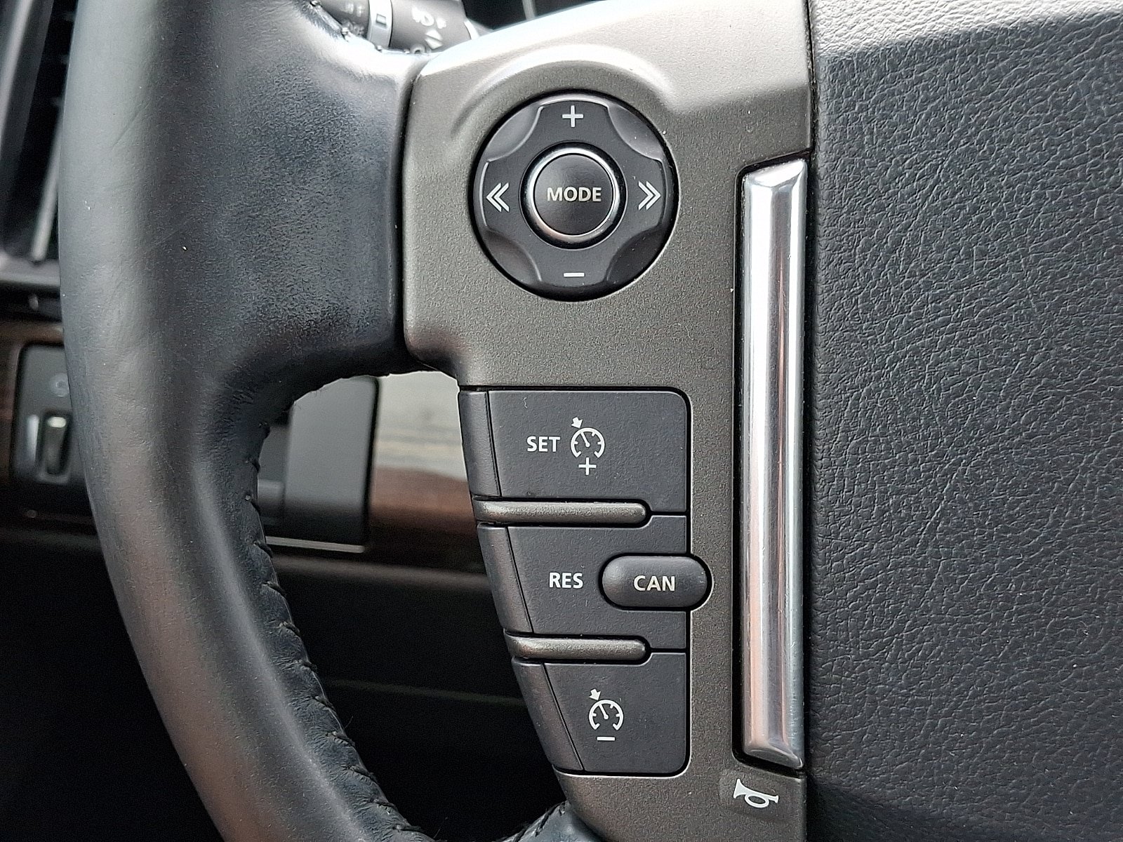 Used 2013 Land Rover LR2 AWD/4WD image 22