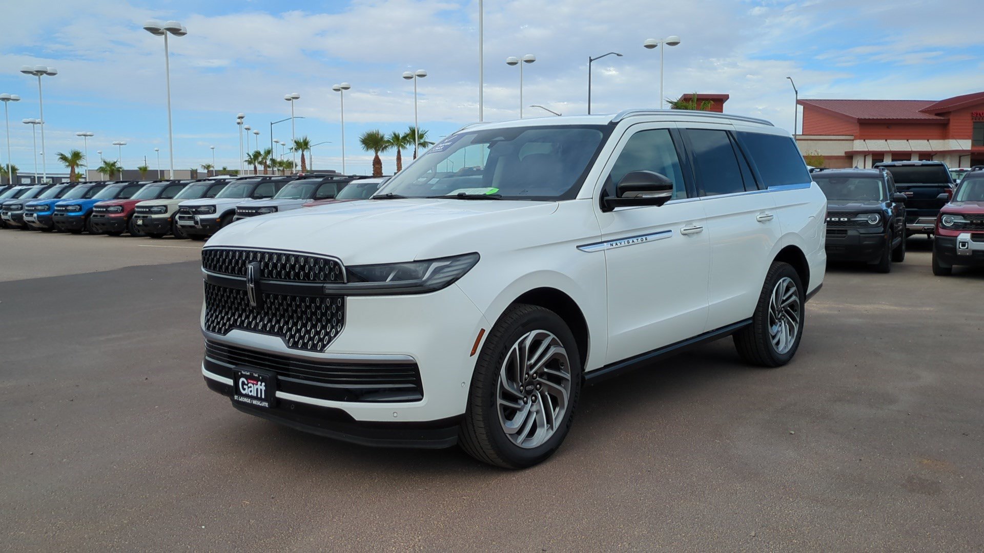 Used 2025 Lincoln Navigator Reserve AWD/4WD image 7