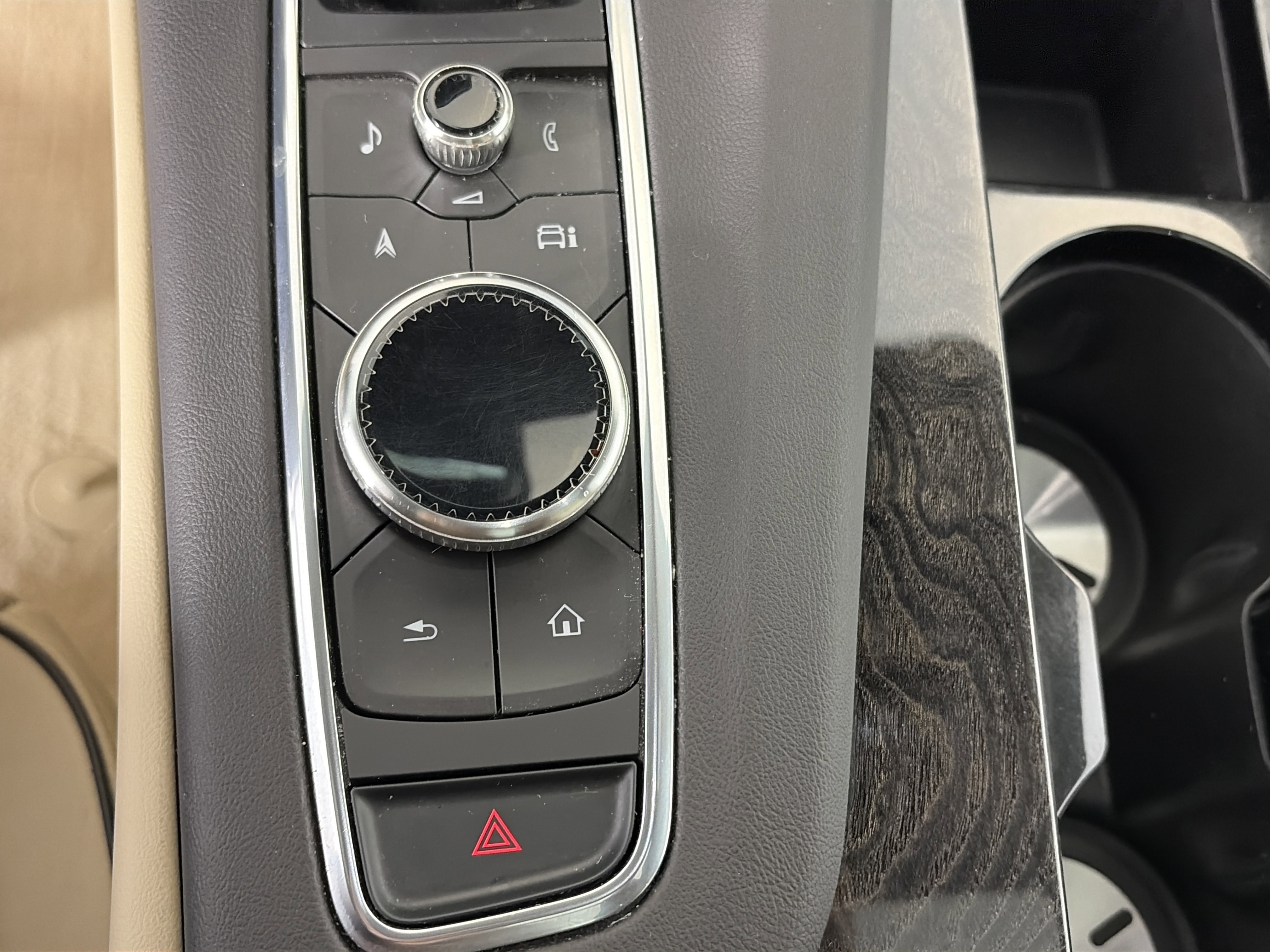 Used 2023 Cadillac Escalade Premium Luxury AWD/4WD image 31